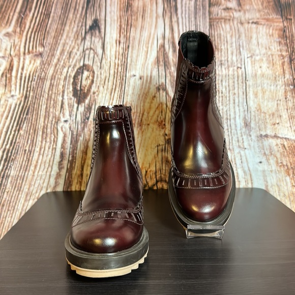 Tod’s Leather Chelsea Boots Womens Sz 34.5 - Picture 2 of 10